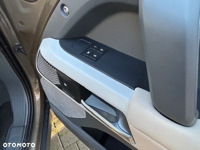 Land Rover Defender - 23