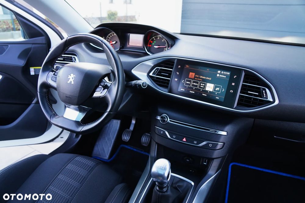 Peugeot 308 BlueHDi 130 Stop & Start Allure Business-Paket - 35