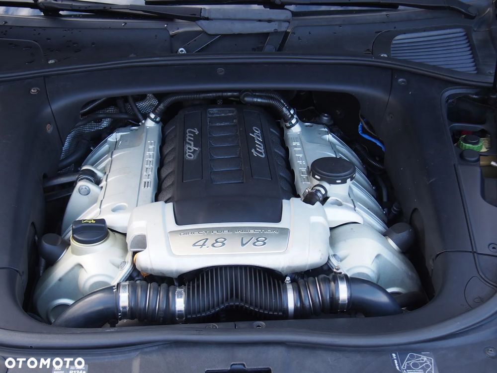 Porsche Cayenne Turbo - 35