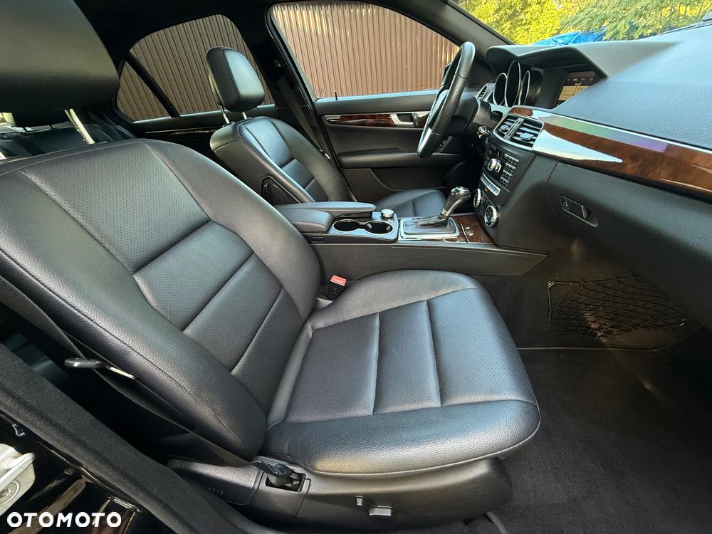 Mercedes-Benz Klasa C 250 CGI Automatik BlueEFFICIENCY SPORT EDITION - 17