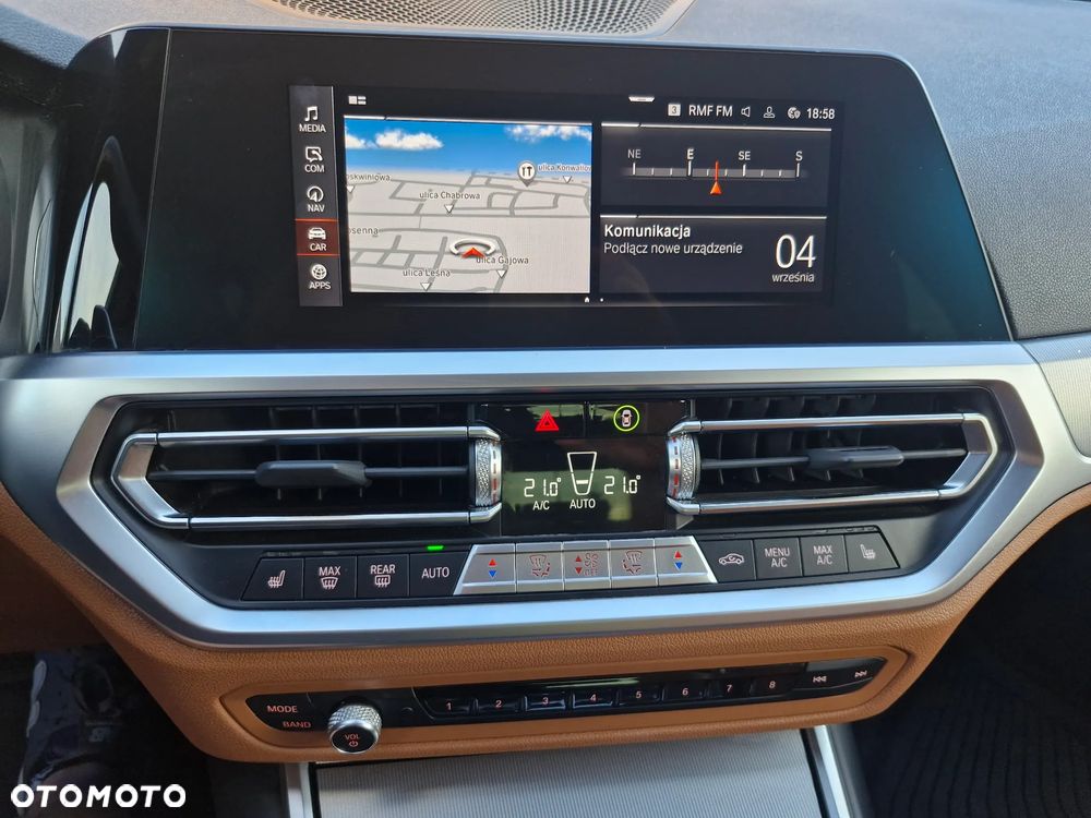 BMW Seria 3 330i Sport Line - 23