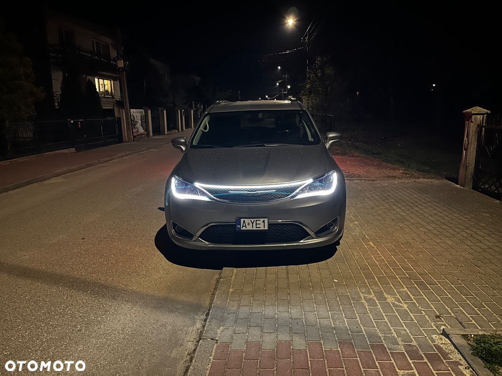 Chrysler Pacifica - 17