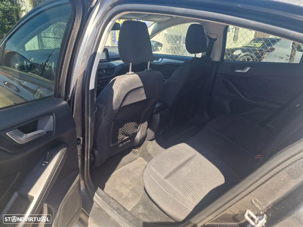 Ford Focus 1.5 TDCi EcoBlue Titanium - 8