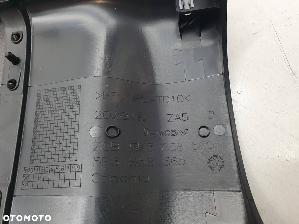 OBUDOWA RAMKA LICZNIKA SKODA OCTAVIA IV 5E3858565 - 3