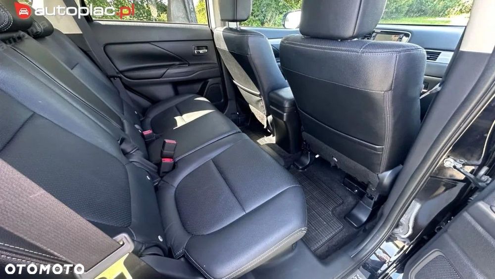 Mitsubishi Outlander - 25