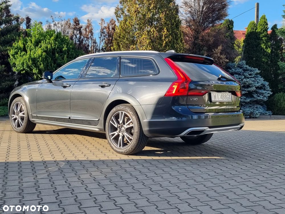 Volvo V90 Cross Country - 13