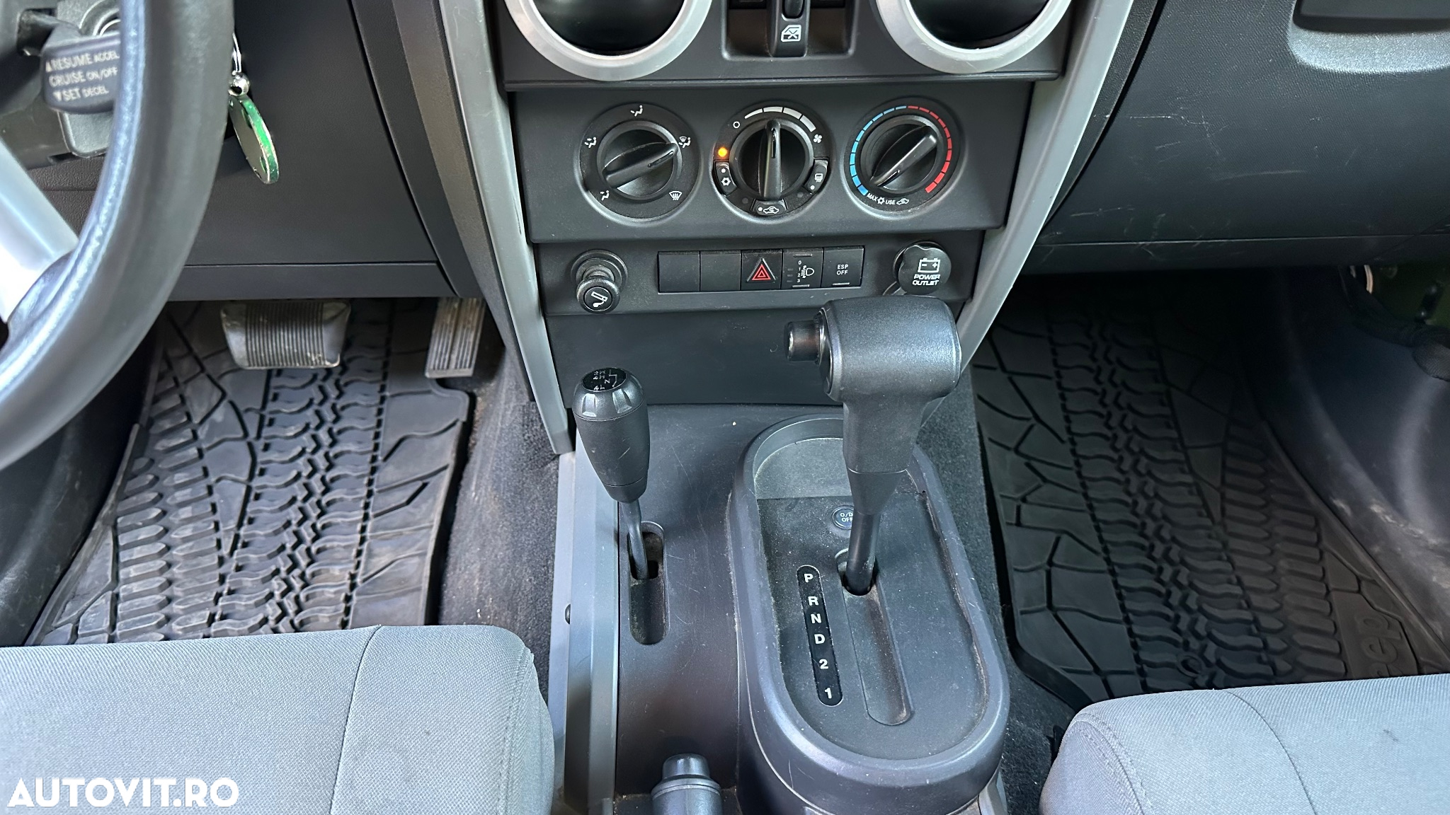 Jeep Wrangler Unlimited 2.8 CRD DPF Automatik Sahara - 13