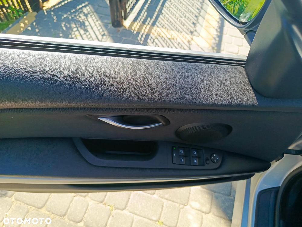 BMW Seria 3 318i - 14