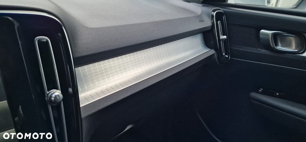 Volvo XC 40 B4 B DKG Ultimate Dark - 18