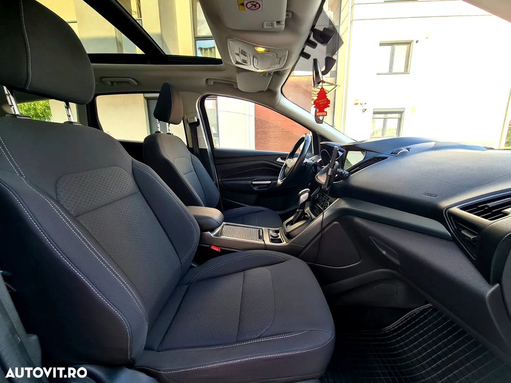 Ford Kuga 1.5 TDCi 2x4 Aut. Titanium - 3