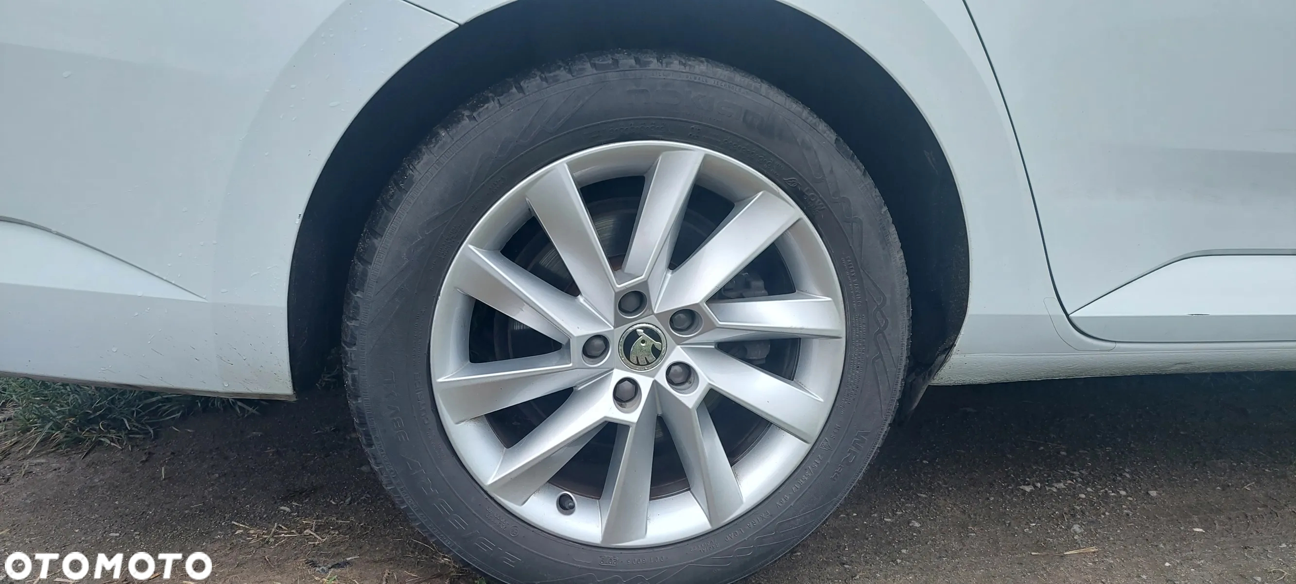Skoda Superb Combi 2.0 TDI DSG Ambition - 22