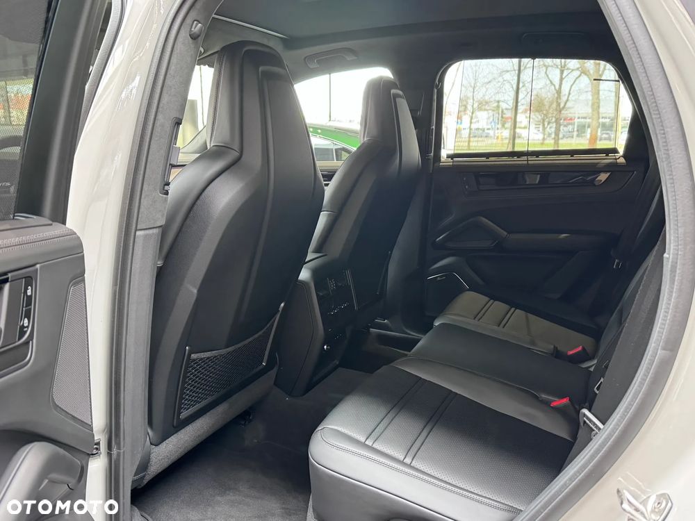 Porsche Cayenne - 8