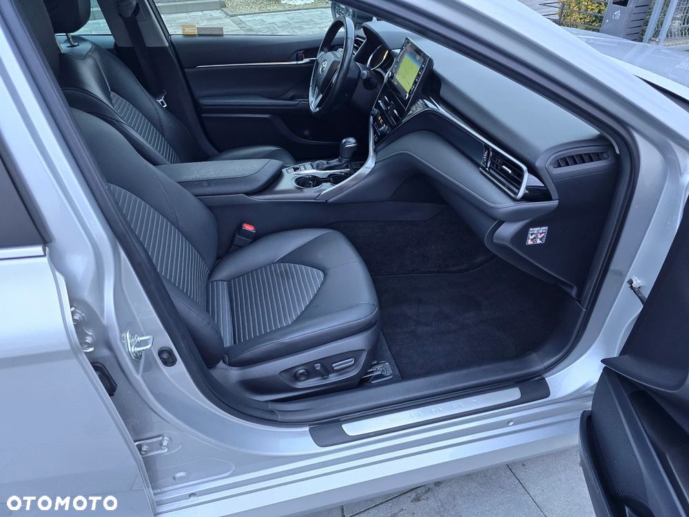 Toyota Camry 2.5 Hybrid Executive CVT - 24