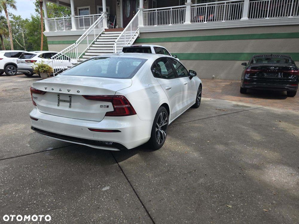 Volvo S60 B5 B AWD Plus Dark - 4