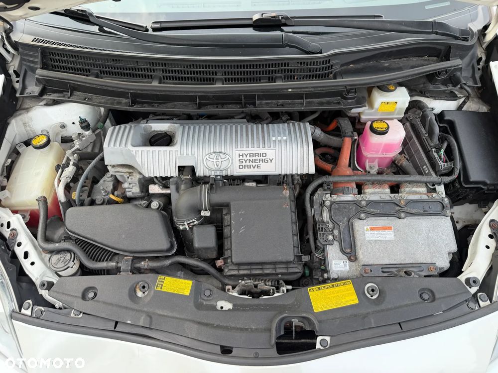 Toyota Prius (Hybrid) Executive - 35