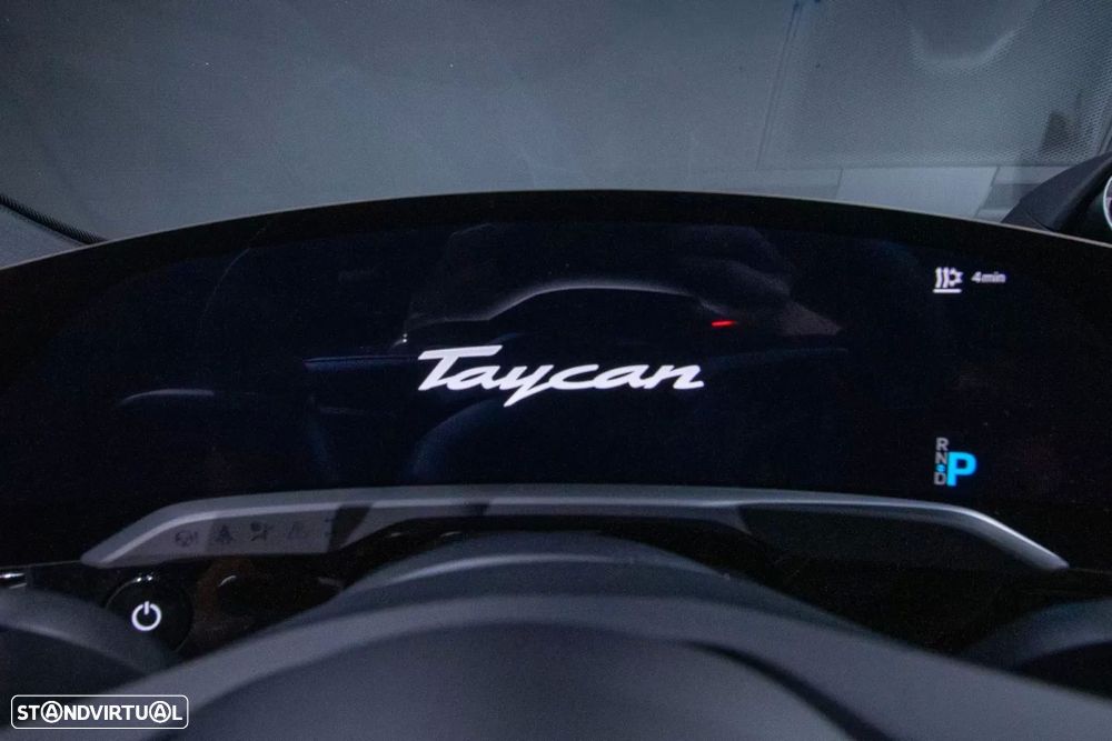 Porsche Taycan Cross Turismo 4 - 17