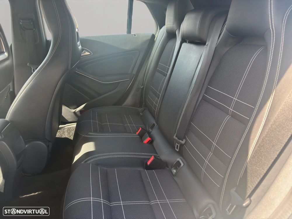 Mercedes-Benz CLA 180 d Shooting Brake - 11