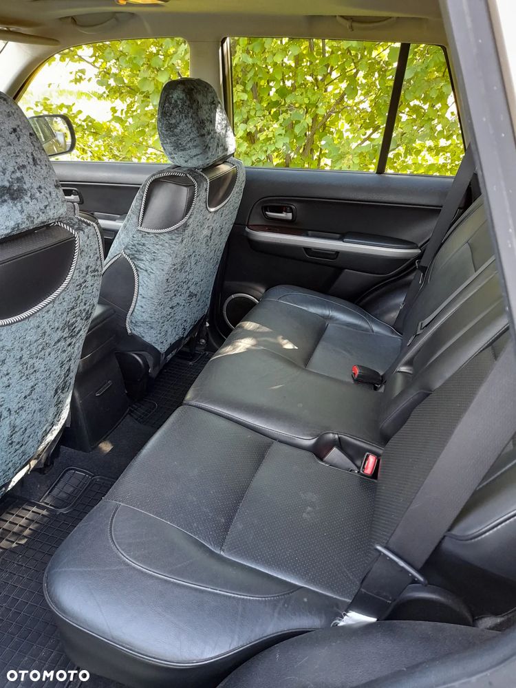 Suzuki Grand Vitara 2.0 - 9