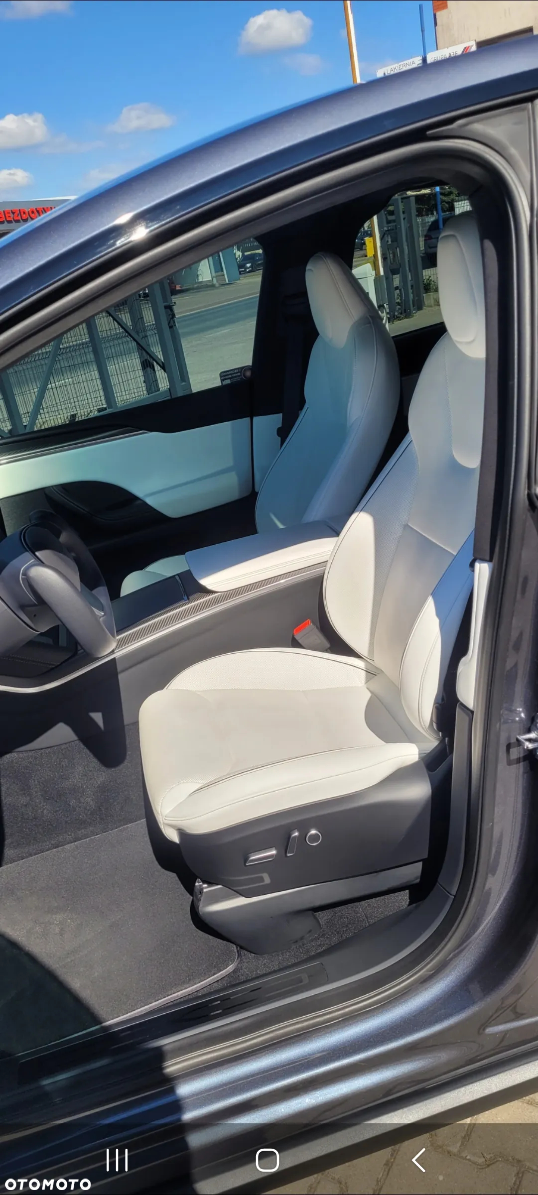 Tesla Model X Plaid - 9