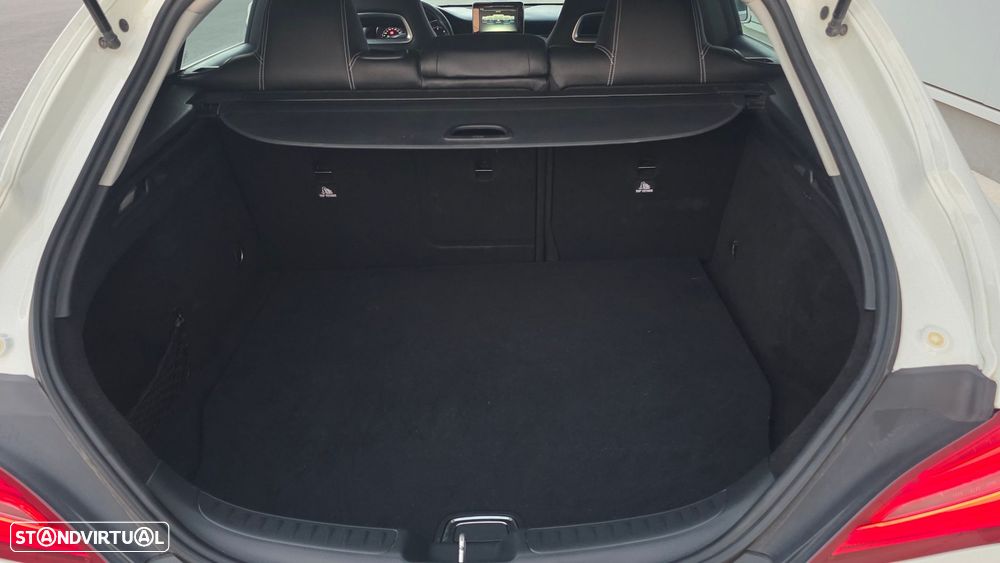 Mercedes-Benz CLA 180 d Shooting Brake - 38