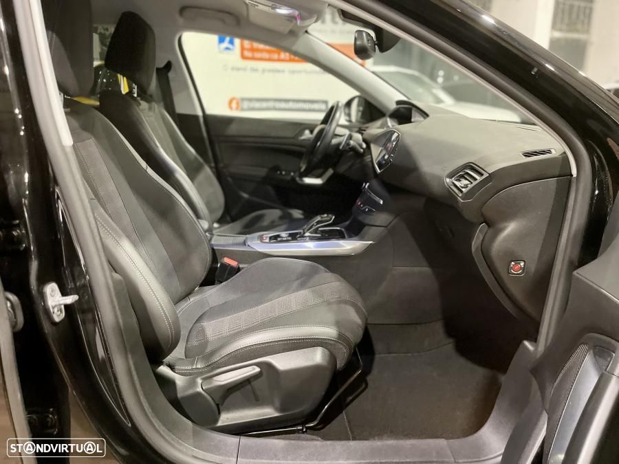 Peugeot 308 1.2 PureTech Allure Pack EAT8 - 28