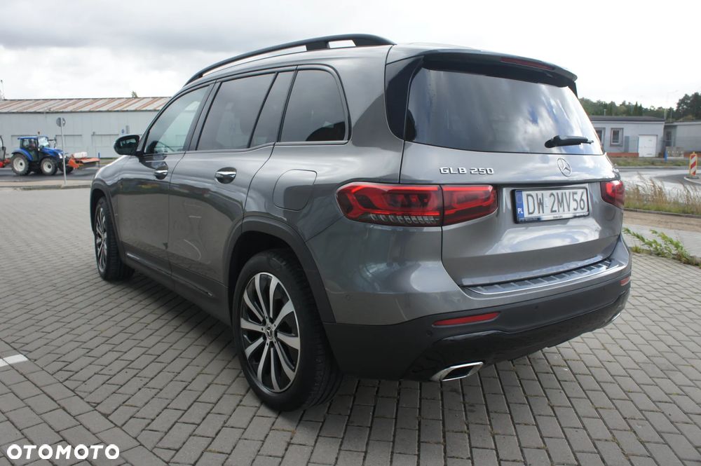 Mercedes-Benz GLB 250 4-Matic 8G-DCT - 5