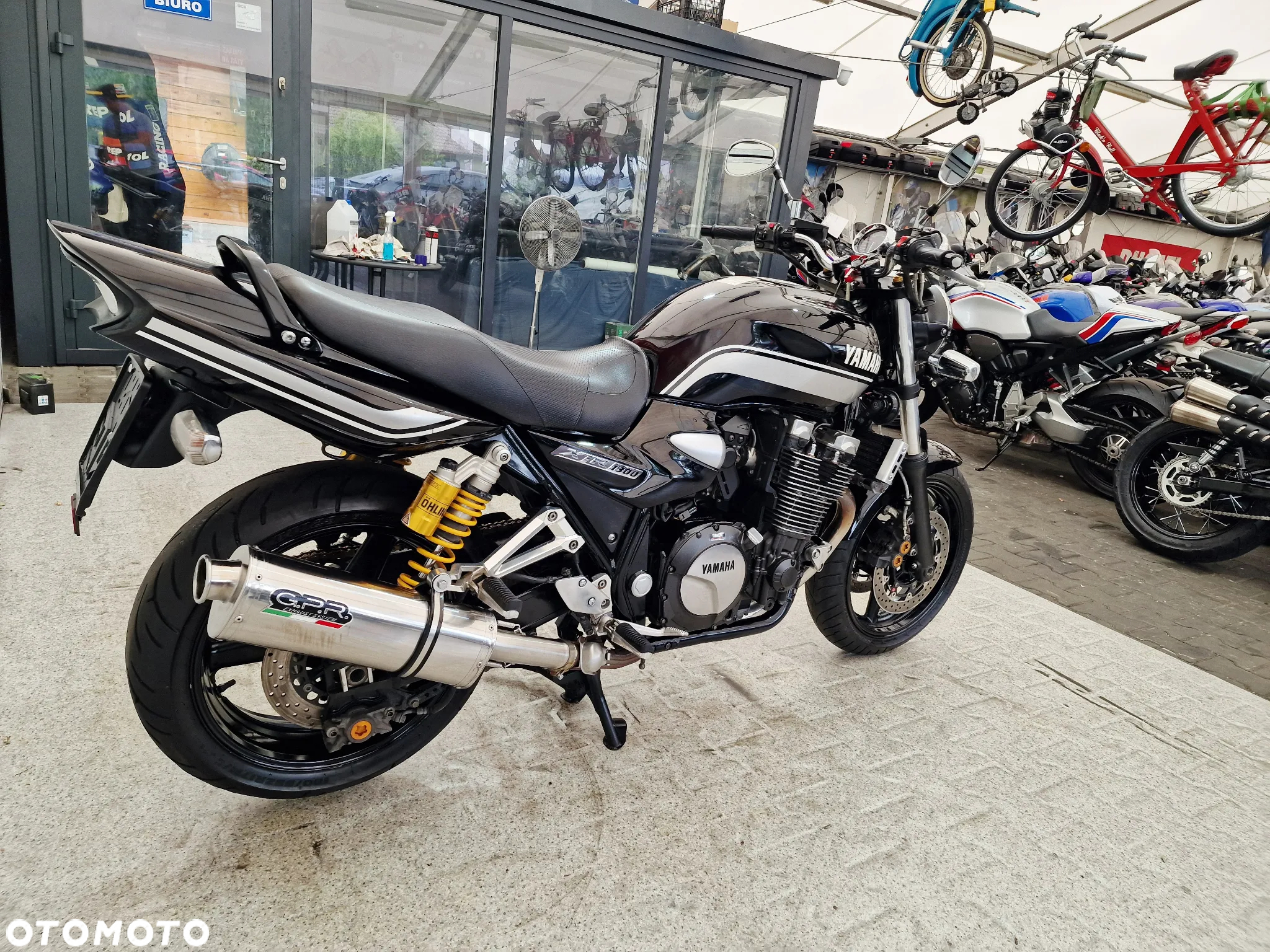 Yamaha XJR - 16