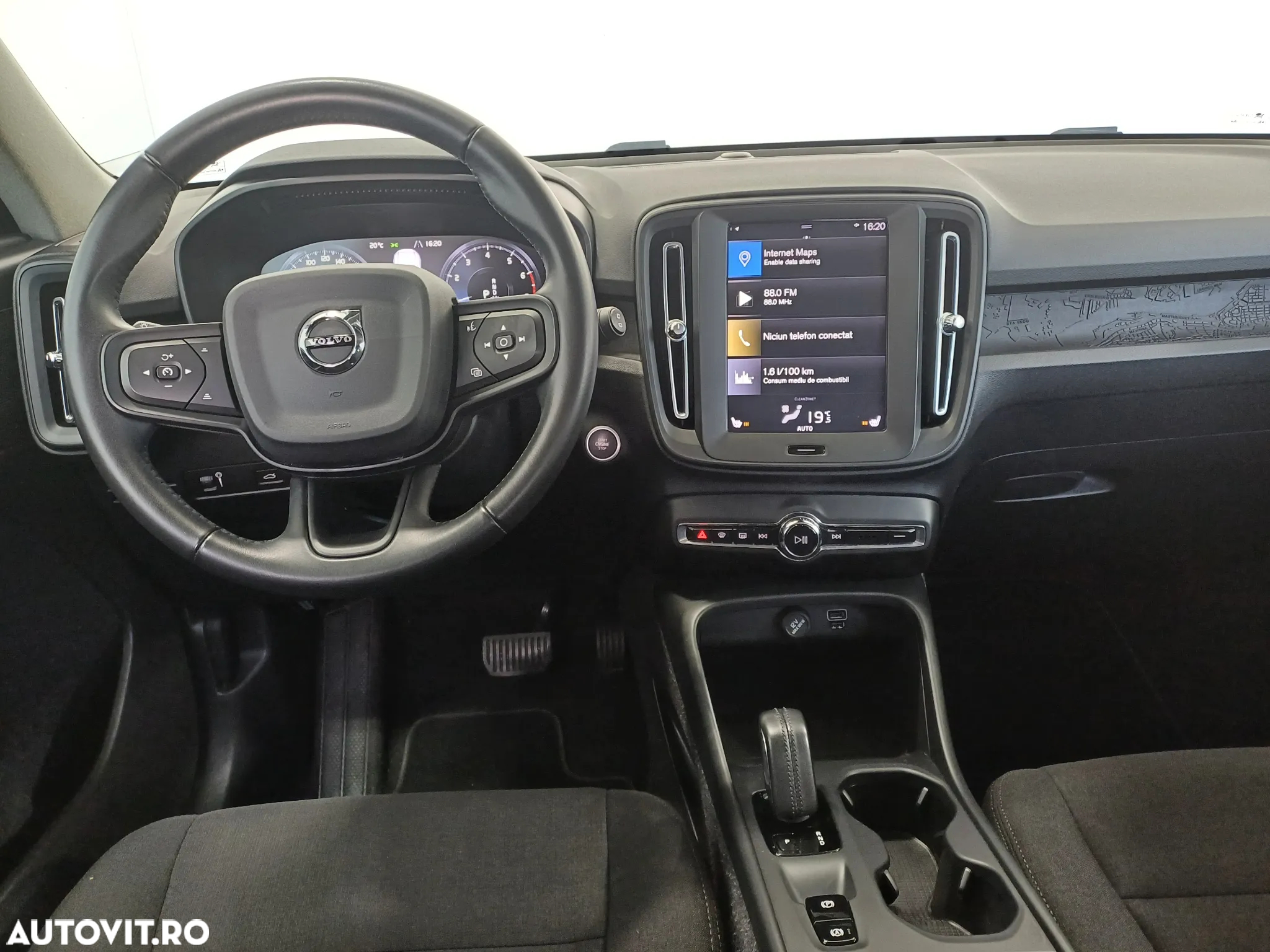 Volvo XC 40 T3 AT8 Momentum Pro - 8