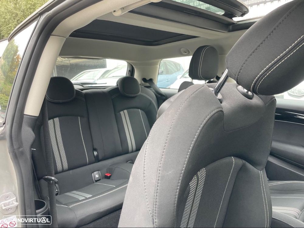 MINI 3 Portas Cooper SE Essential - 5