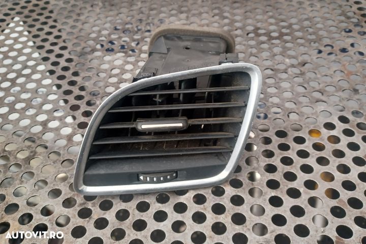 Grila ventilatie bord stanga 8U1820901B Audi Q3 8U [2011 - 2014] Cros - 3