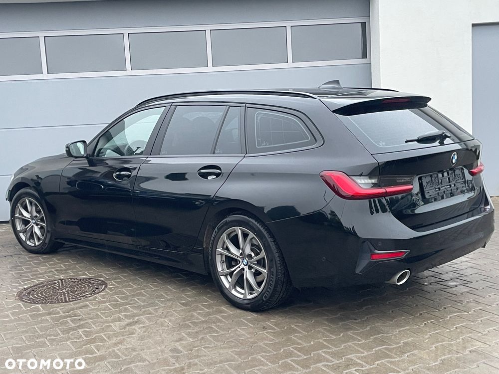 BMW Seria 3 320d Sport Line - 3