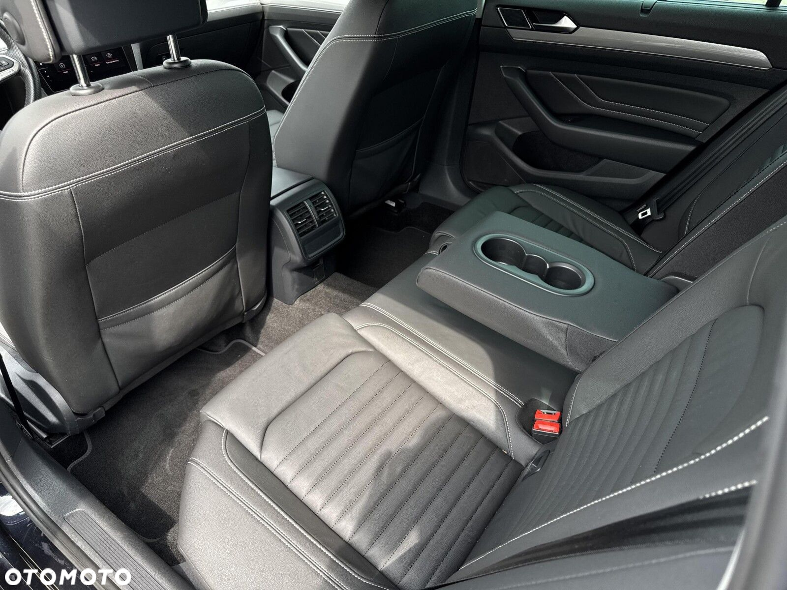 Volkswagen Passat - 20