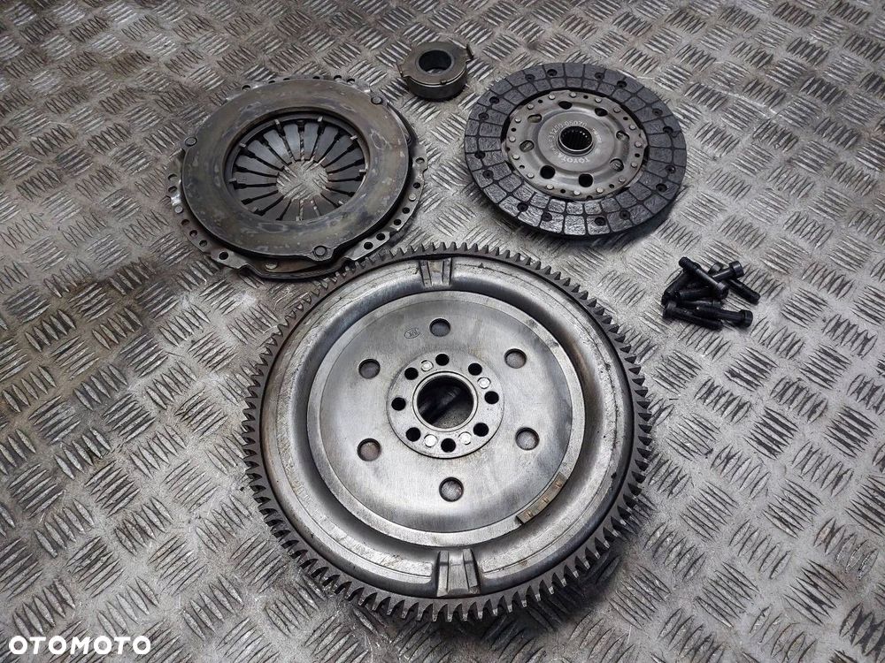 KOŁO DWUMASOWE TARCZA DOCISK ŁOŻYSKO COROLLA VERSO II 2.0 D4D - 6