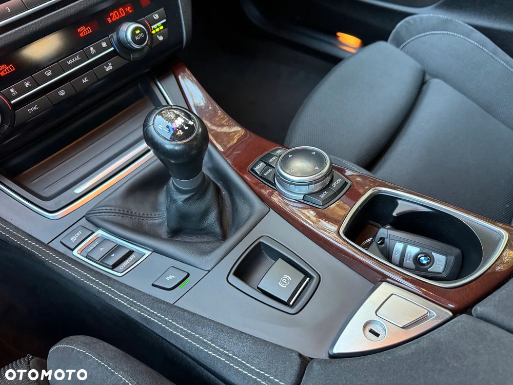 BMW Seria 5 528i - 29