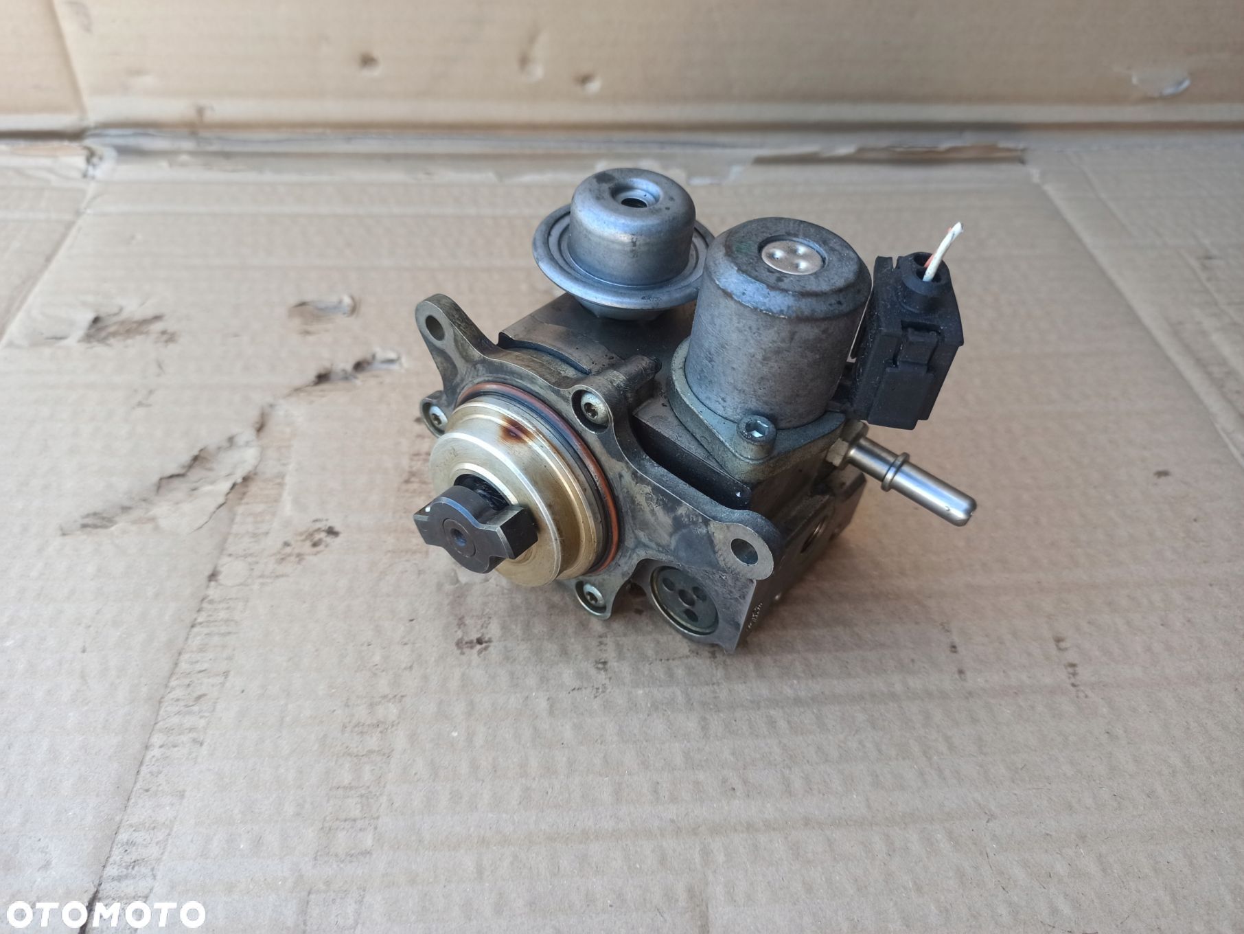 Pompa paliwa wtryskowa CITROEN PEUGEOT 1.6THP V758887980 - 1