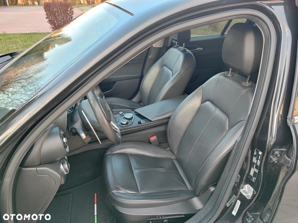 Alfa Romeo Giulia 2.2 AT8 Super - 18