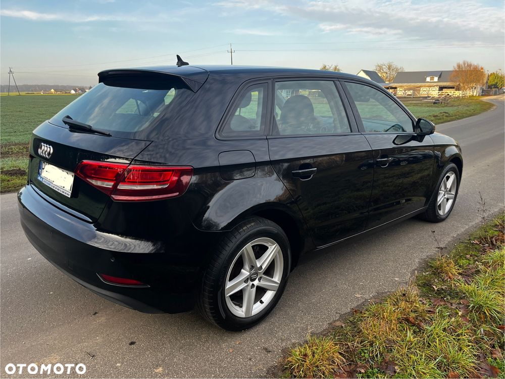 Audi A3 Sportback 1.6 TDI design - 3