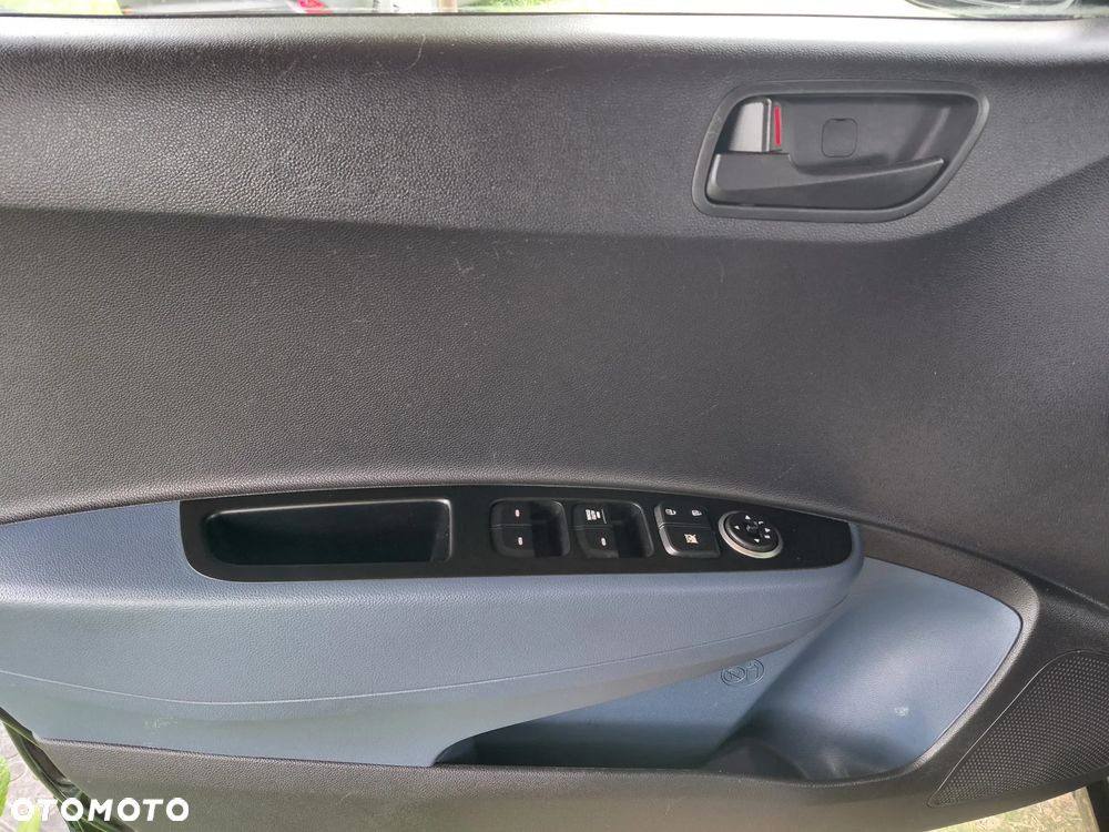 Hyundai i10 1.0 Fifa World Cup Edition - 14
