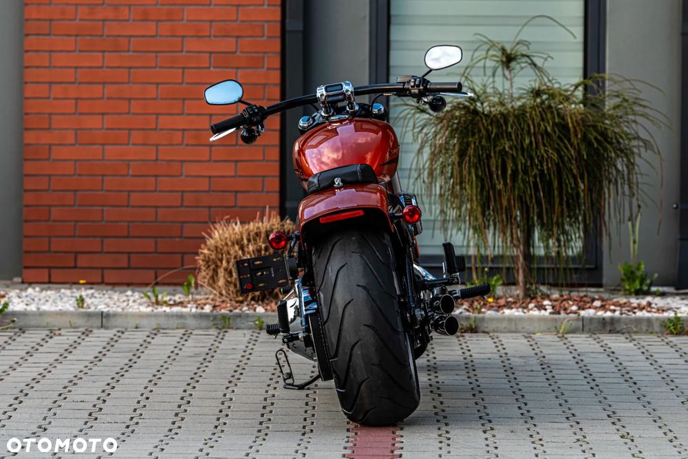 Harley-Davidson Softail Breakout - 5