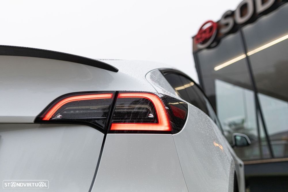 Tesla Model Y Standard RWD - 26