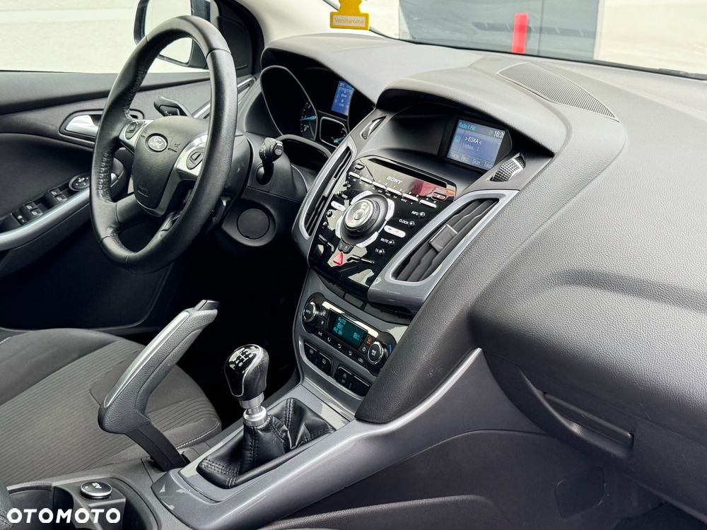 Ford Focus 1.6 EcoBoost Titanium - 24