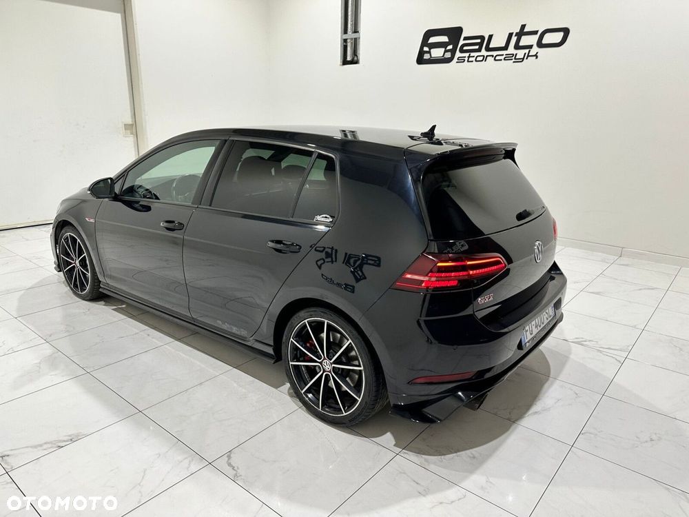 Volkswagen Golf - 22