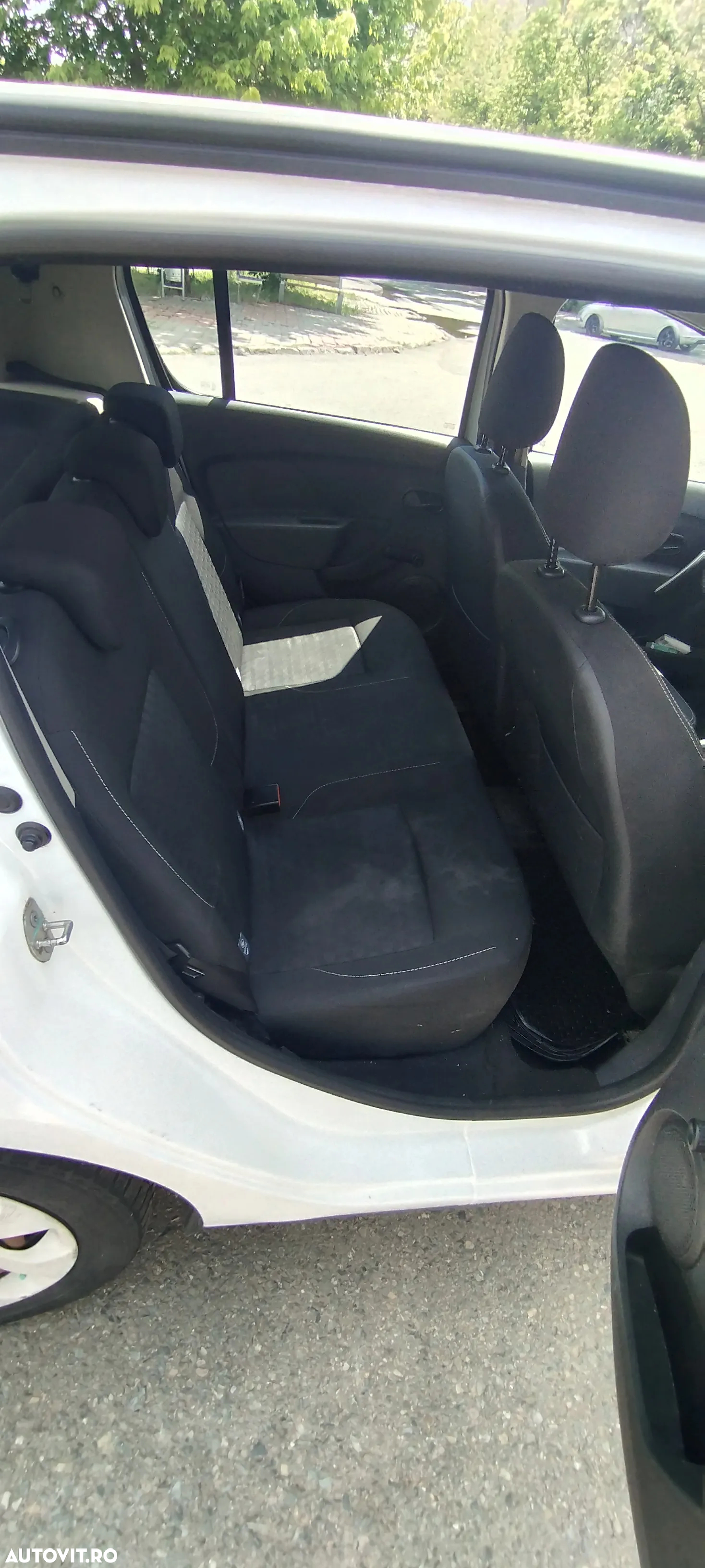 Dacia Sandero 1.2 75CP Laureate - 9