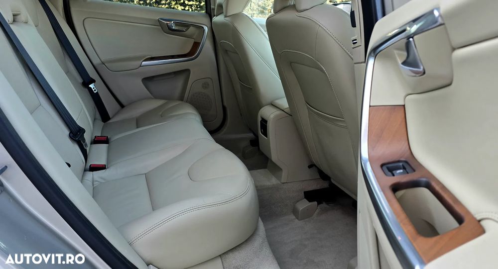 Volvo XC 60 D4 AWD Geartronic Kinetic - 35