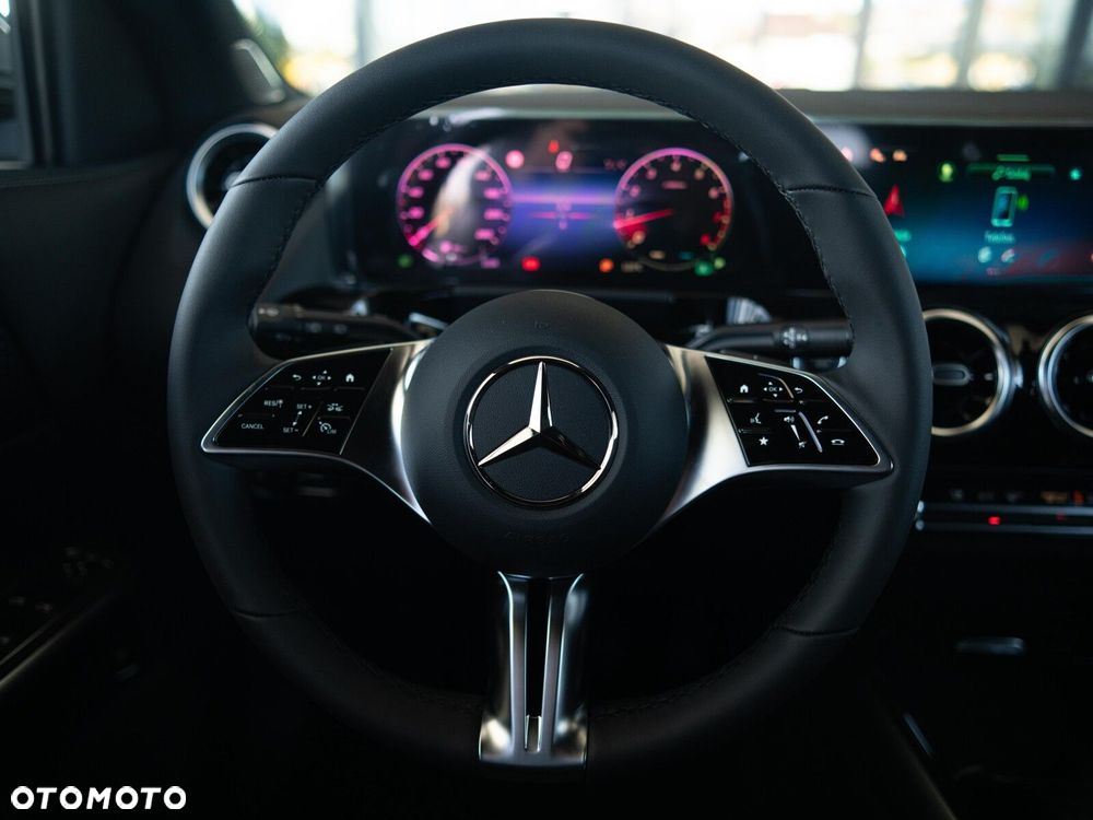 Mercedes-Benz GLA - 12