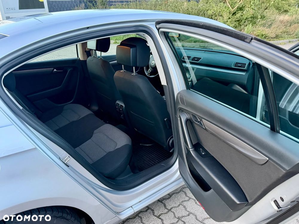 Volkswagen Passat 2.0 TDI Comfortline - 13