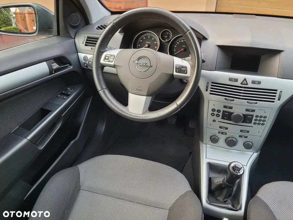 Opel Astra 1.6 Edition 111 Jahre - 11