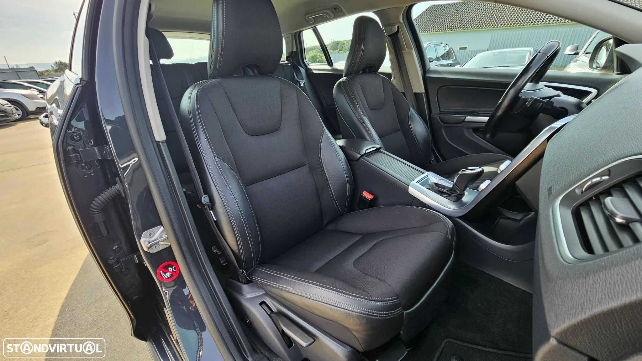 Volvo V60 2.4 D6 Momentum AWD Phev - 32