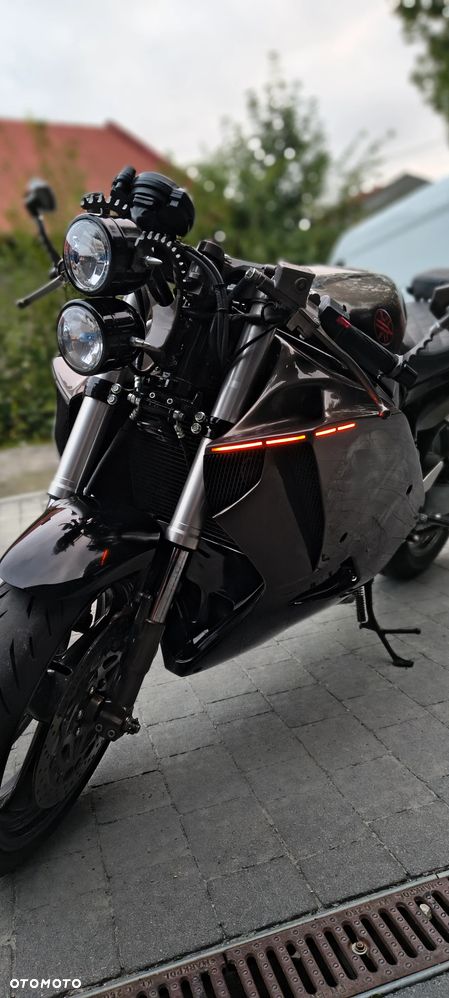 Yamaha FZR - 8