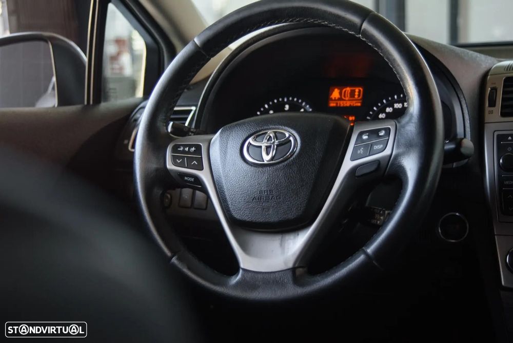 Toyota Avensis SD 2.0 D-4D Exclusive - 42
